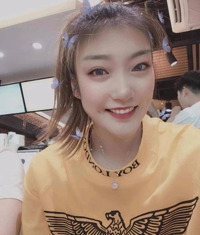 女的扒开腿让男的捅